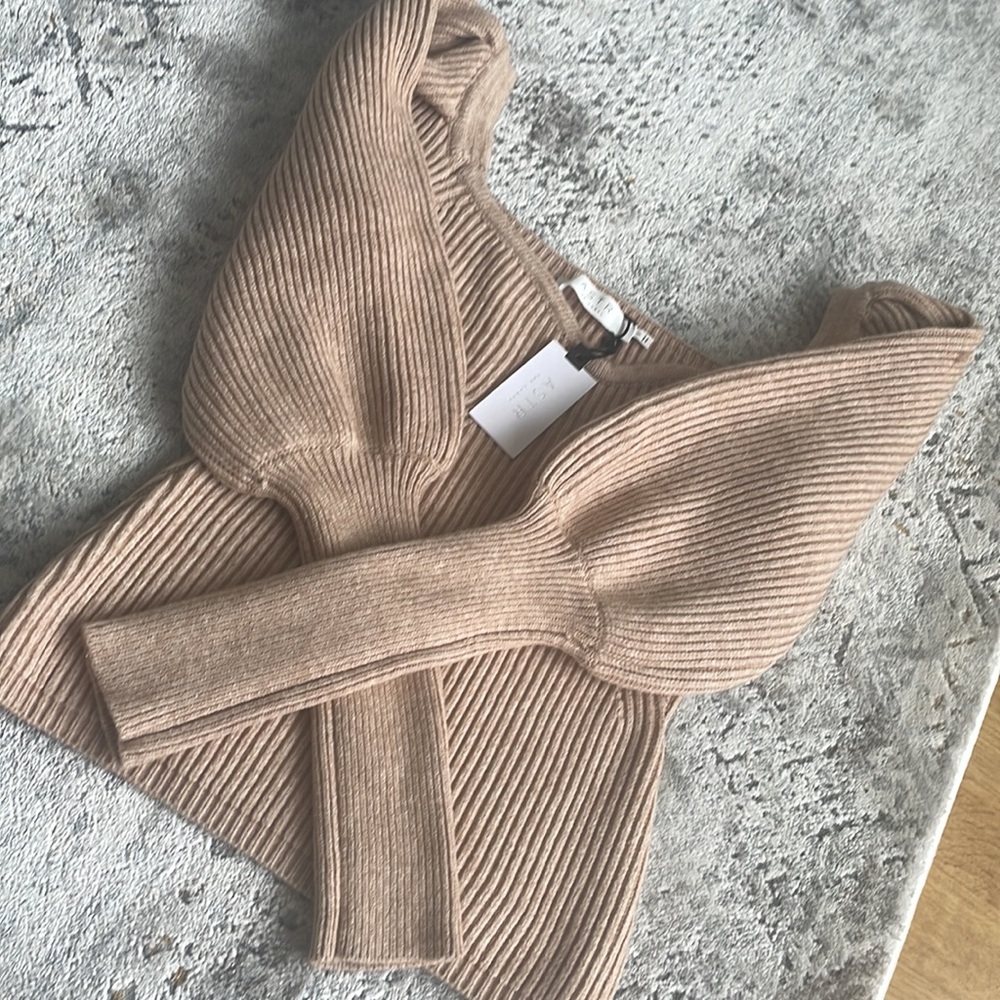 Spring is here. perfect sweater - Picture 4 of 7
